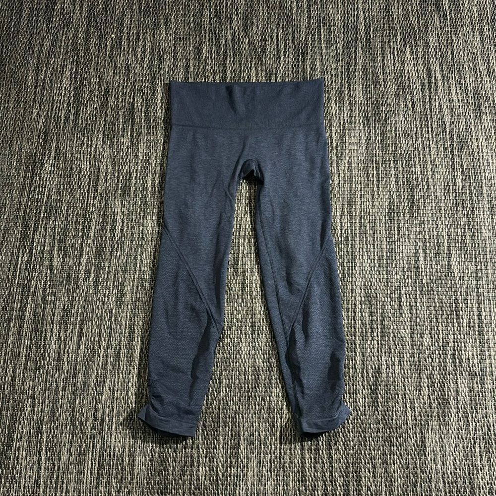 Lululemon Ribbed Crop Legging Compressive Blue size 4